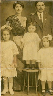 Mama & Papa, Irene, Estelle, Sally 1914 Mama & Papa, Irene, Estelle, Sally 1914